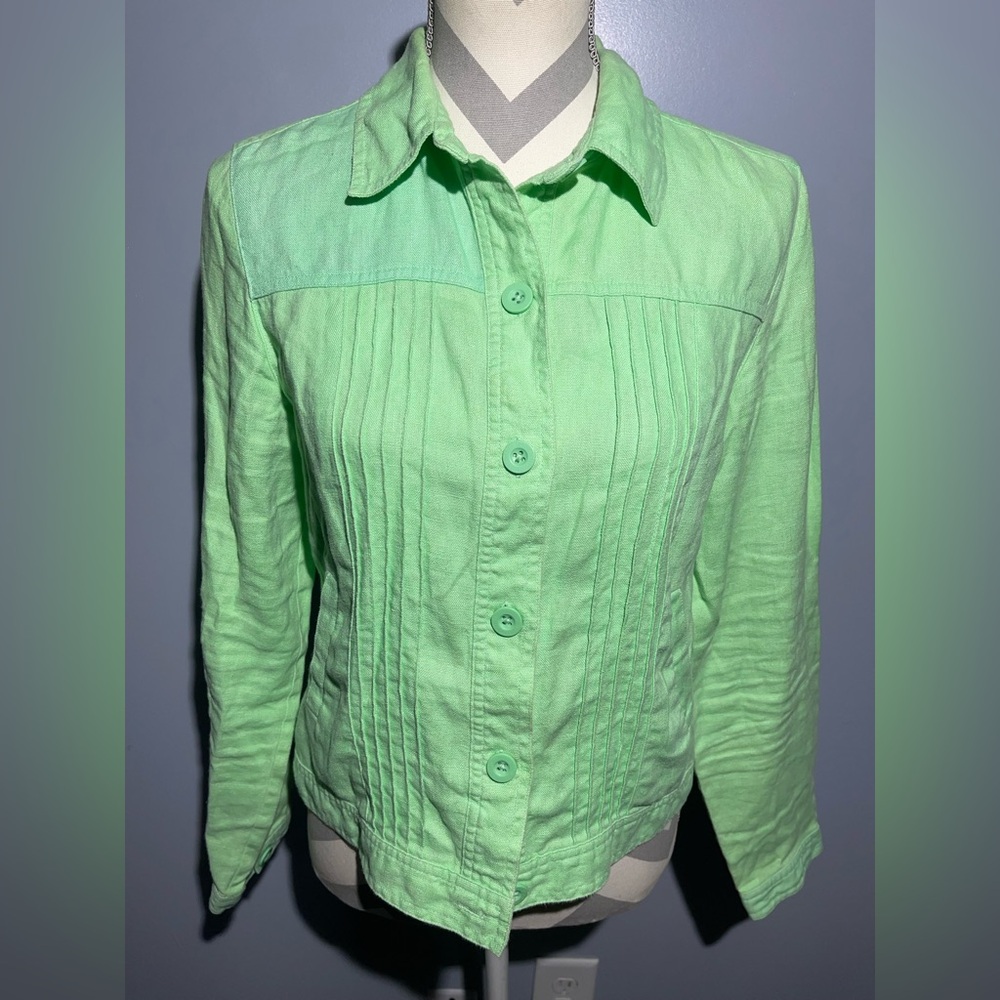 Relativity Green Button-Up‎ Top
